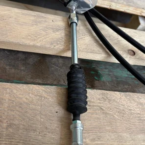 Трос управления катка Bomag 05561247 (оригинал)